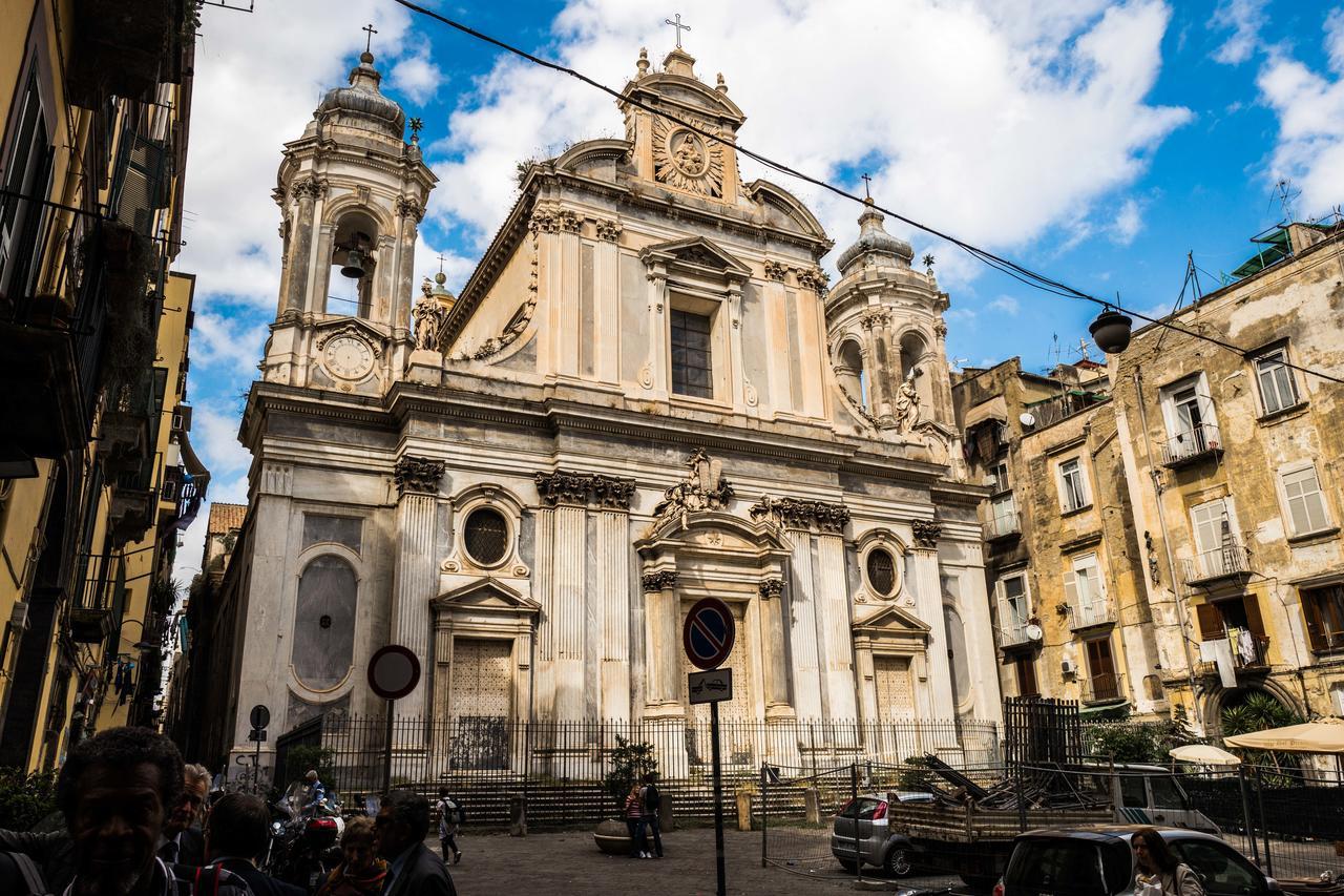 Art Suite Nel Cuore Di Napoli Exterior foto
